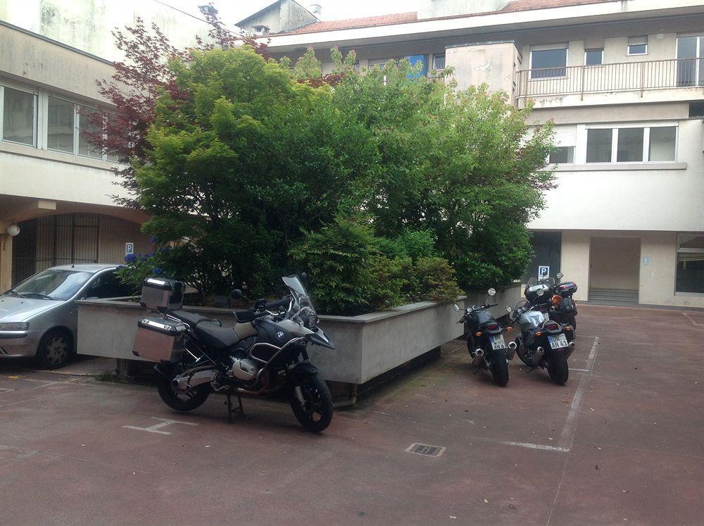 Augustus Hotel Biella Buitenkant foto