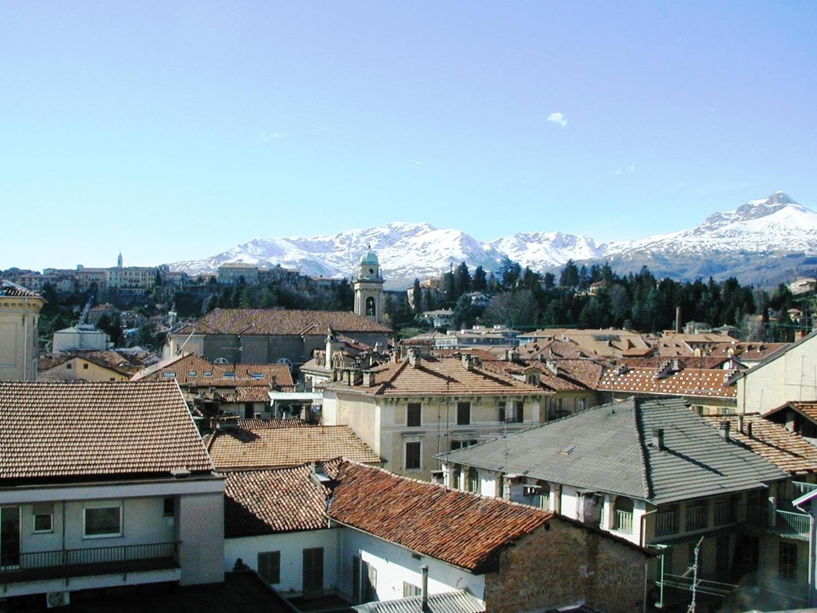 Augustus Hotel Biella Buitenkant foto