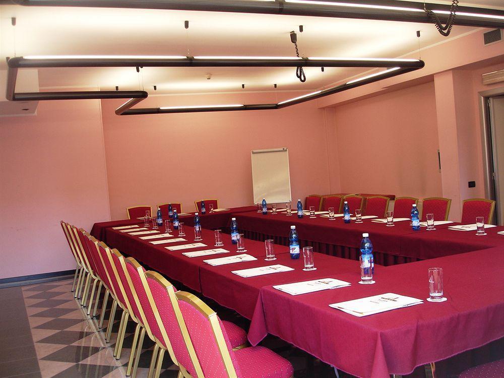 Augustus Hotel Biella Buitenkant foto