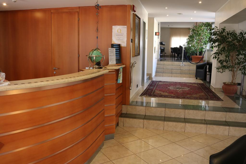 Augustus Hotel Biella Buitenkant foto