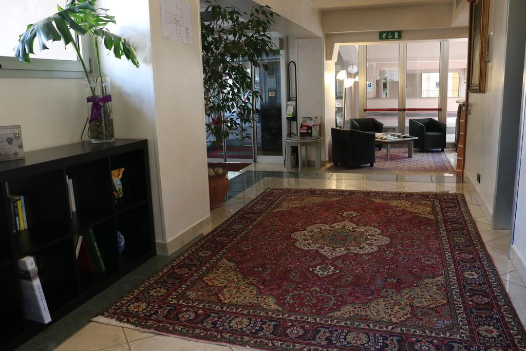 Augustus Hotel Biella Buitenkant foto