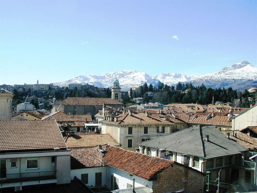 Augustus Hotel Biella Buitenkant foto