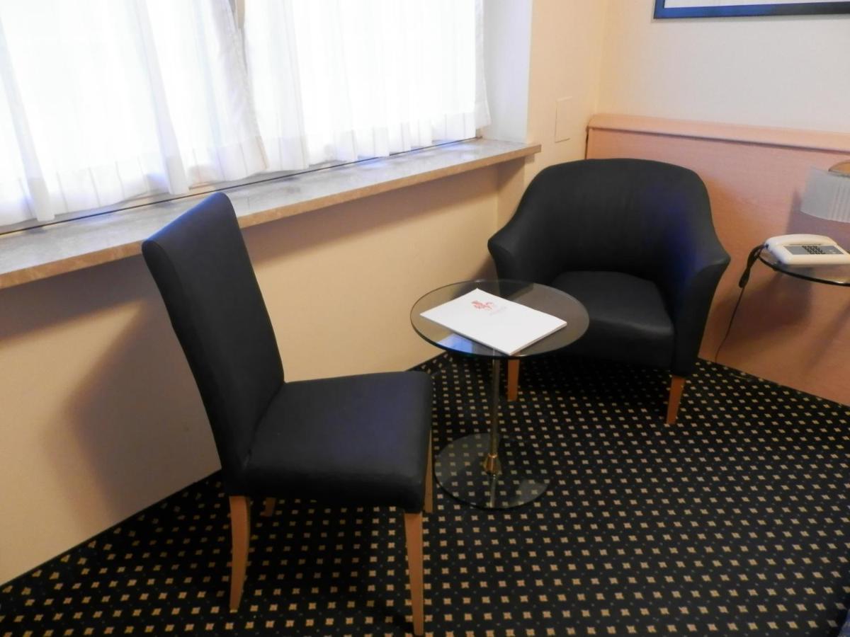 Augustus Hotel Biella Kamer foto