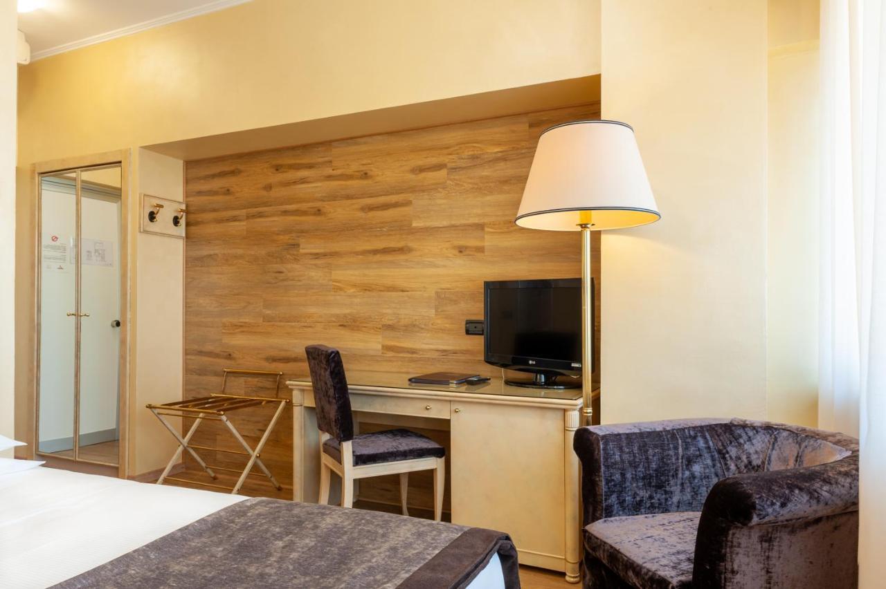 Augustus Hotel Biella Buitenkant foto